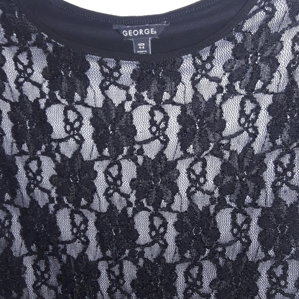 BLACK LACE SLEEVLESS TOP - Picture 2 of 3